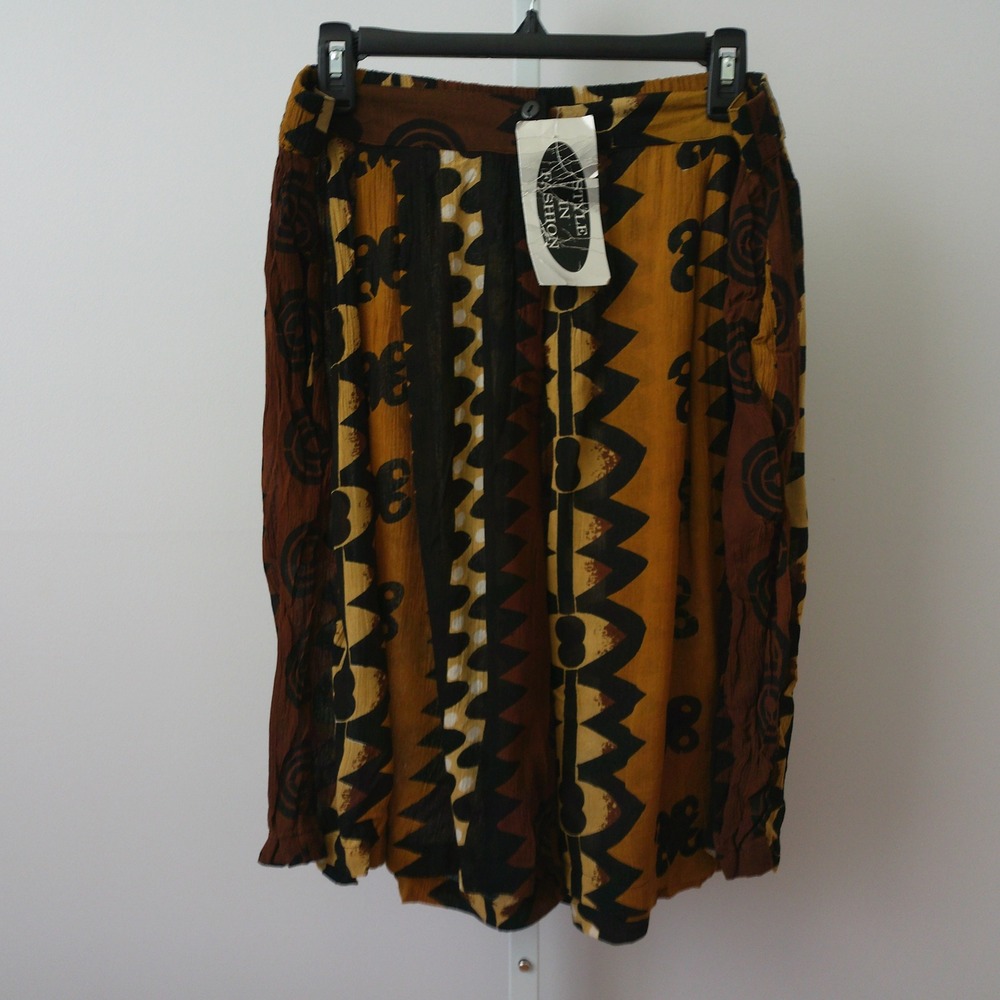 VTG Style In Fashion Boho Relaxed Lagenlook Earth Colors Tribal Shorts Brown